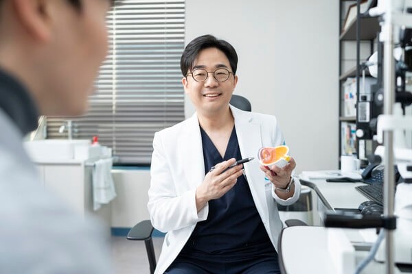 여름철 강한 햇빛, 황반변성 눈 건강 지키려면